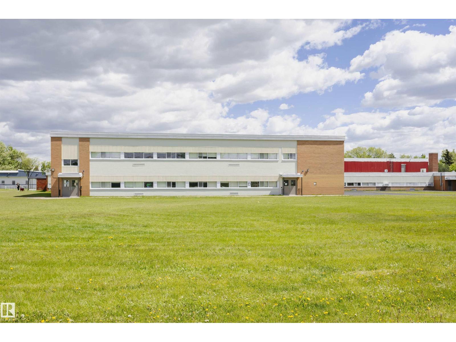 13503 135 AV NW - 61