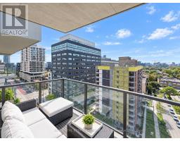 1003 - 111 Bathurst Street, Toronto, ON M5V0M9 Photo 7
