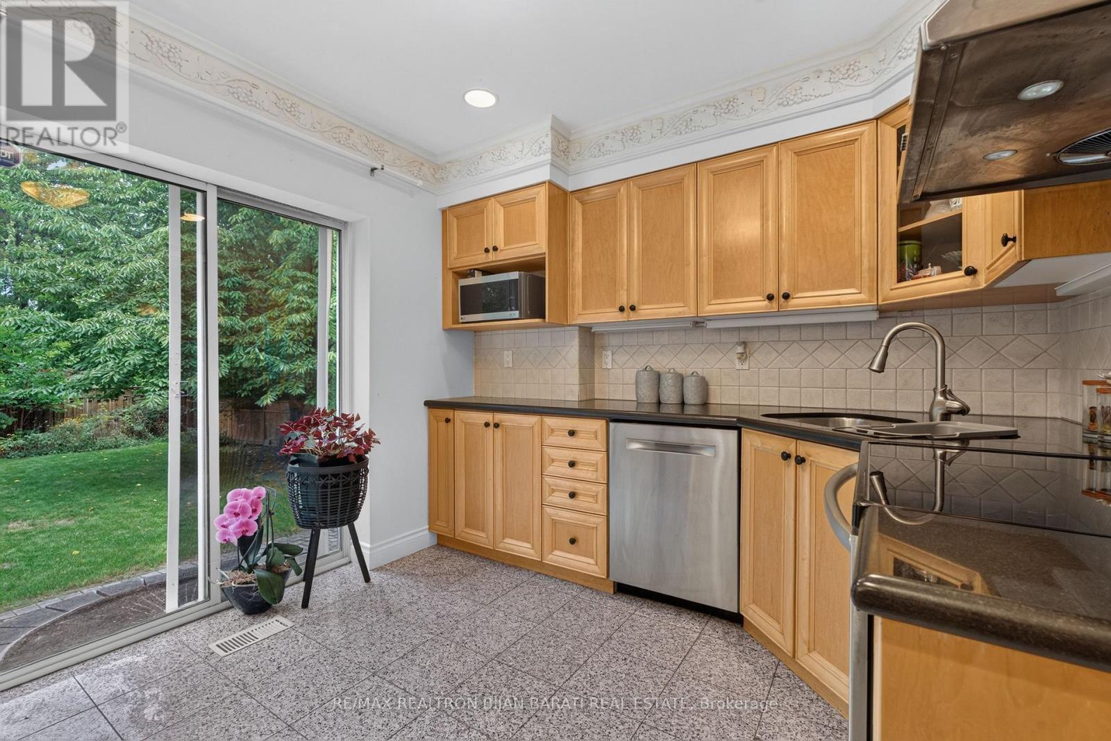 162 GOULDING AVENUE - 12