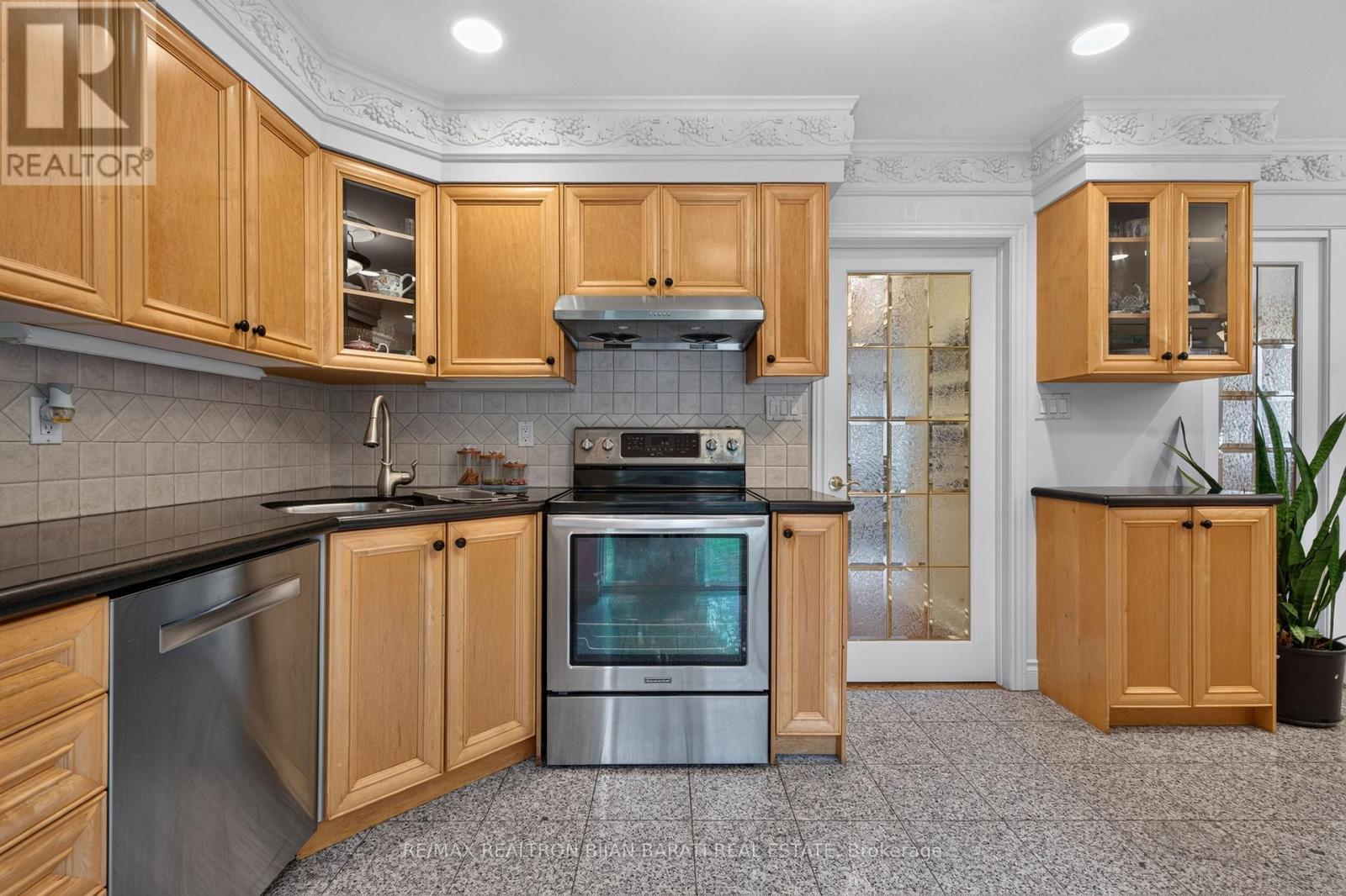 162 GOULDING AVENUE - 13