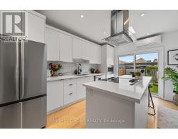 5 1/2 Luttrell Avenue, Toronto, ON M4C5E2 Photo 12