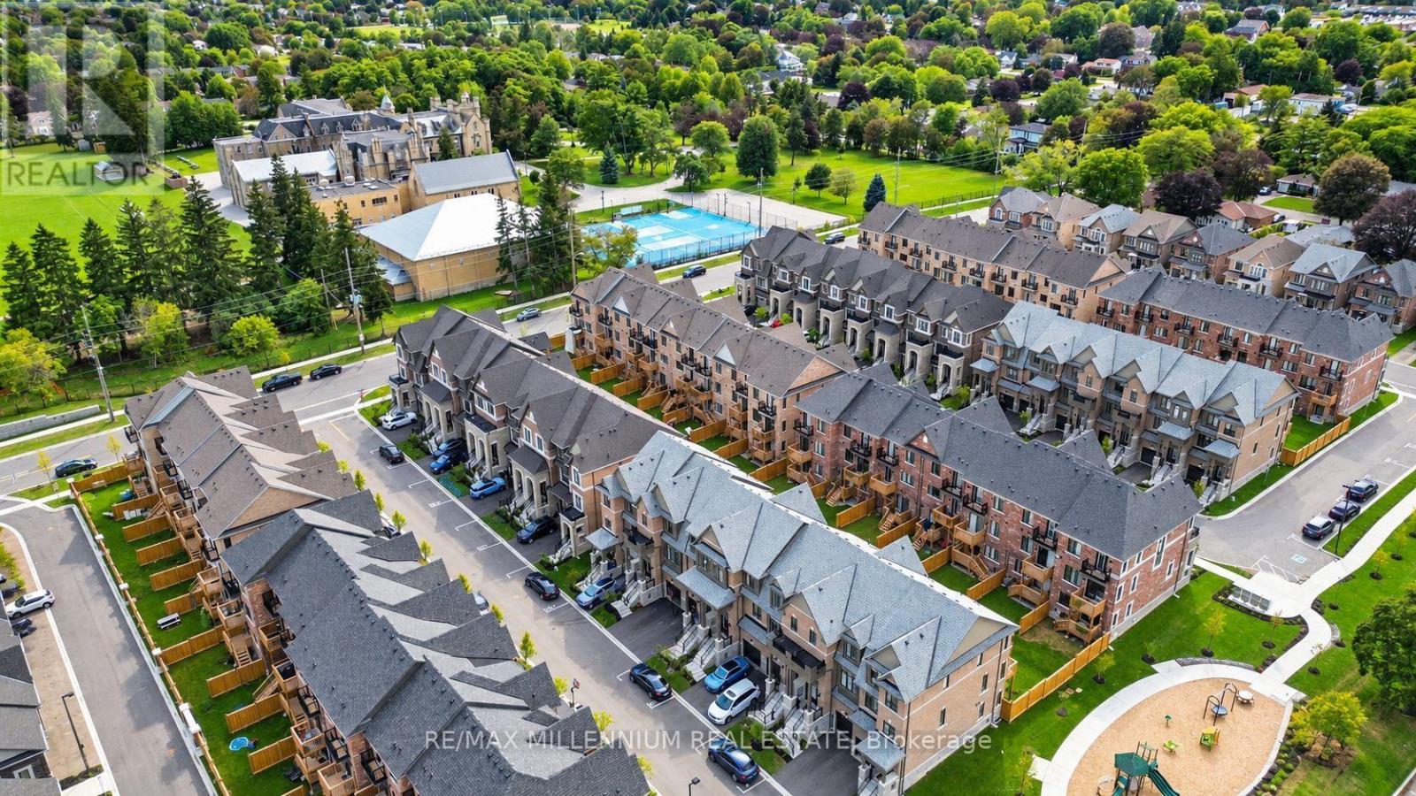 24 Calloway Way, Whitby, ON photo 3