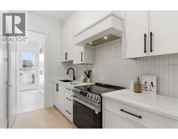 4pc Bathroom - 218 19 Avenue, Calgary, AB T2M0Y2 Photo 13