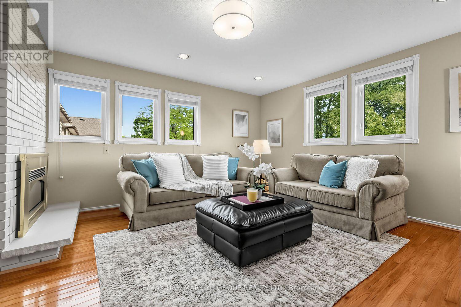 21 ESTHER CRESCENT - 10