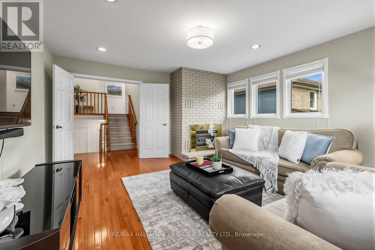 21 ESTHER CRESCENT - 11