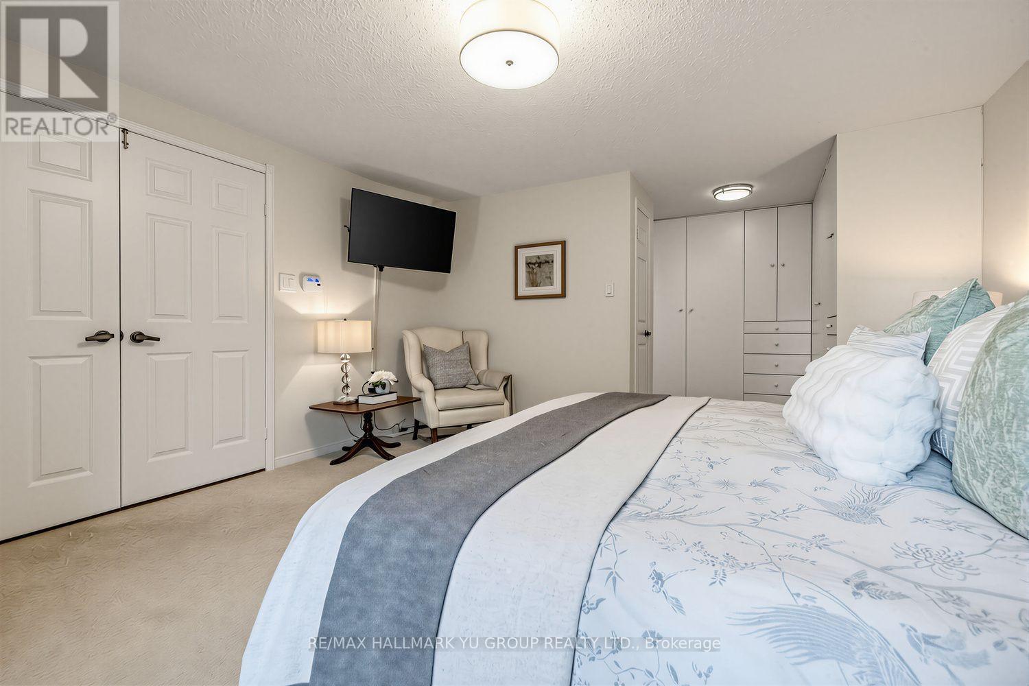 21 ESTHER CRESCENT - 13