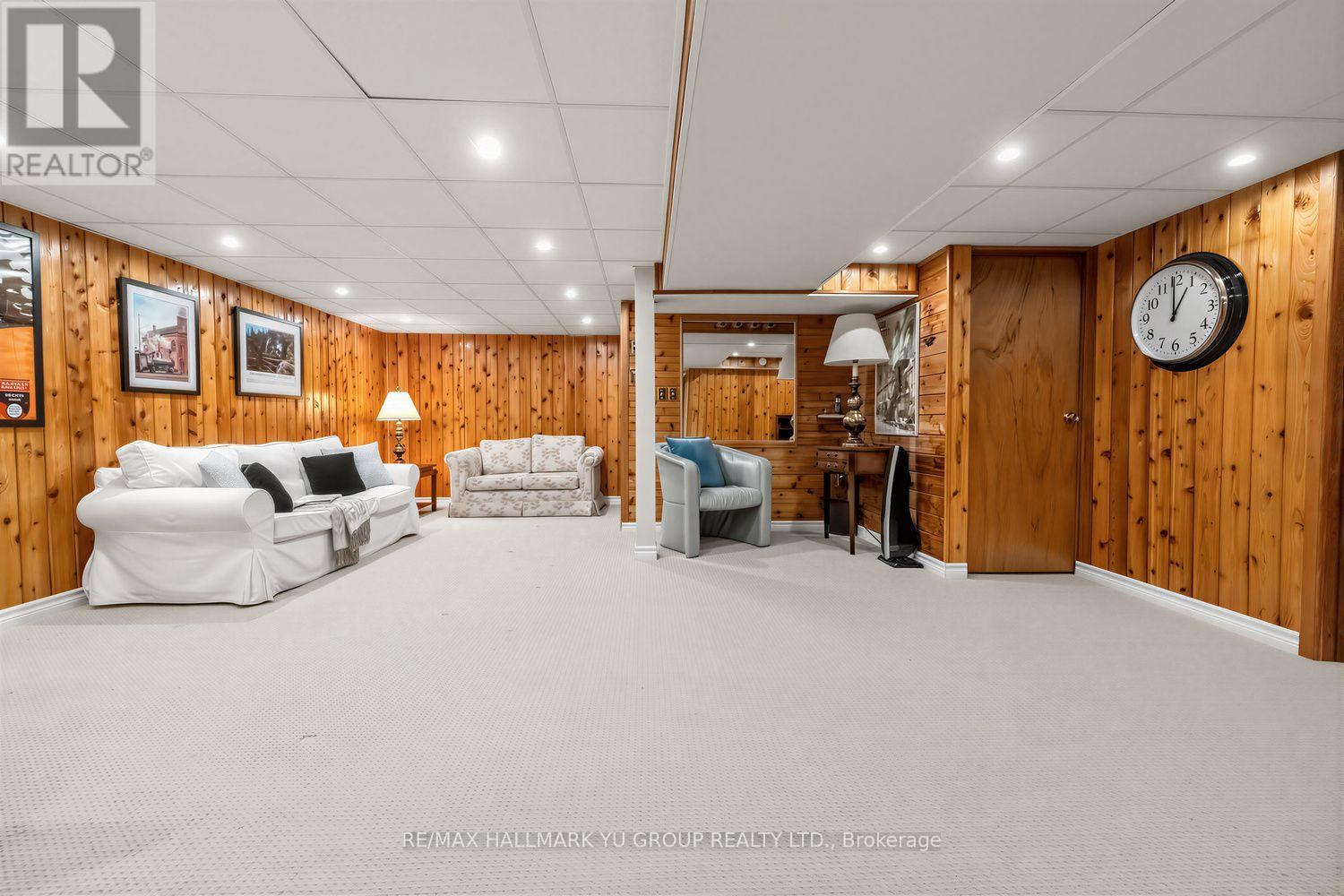 21 ESTHER CRESCENT - 16