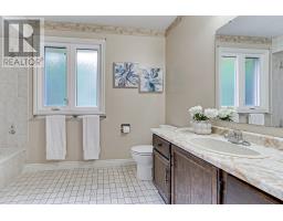 64 Golf Links Drive, Aurora, ON L4G3V3 Photo 36