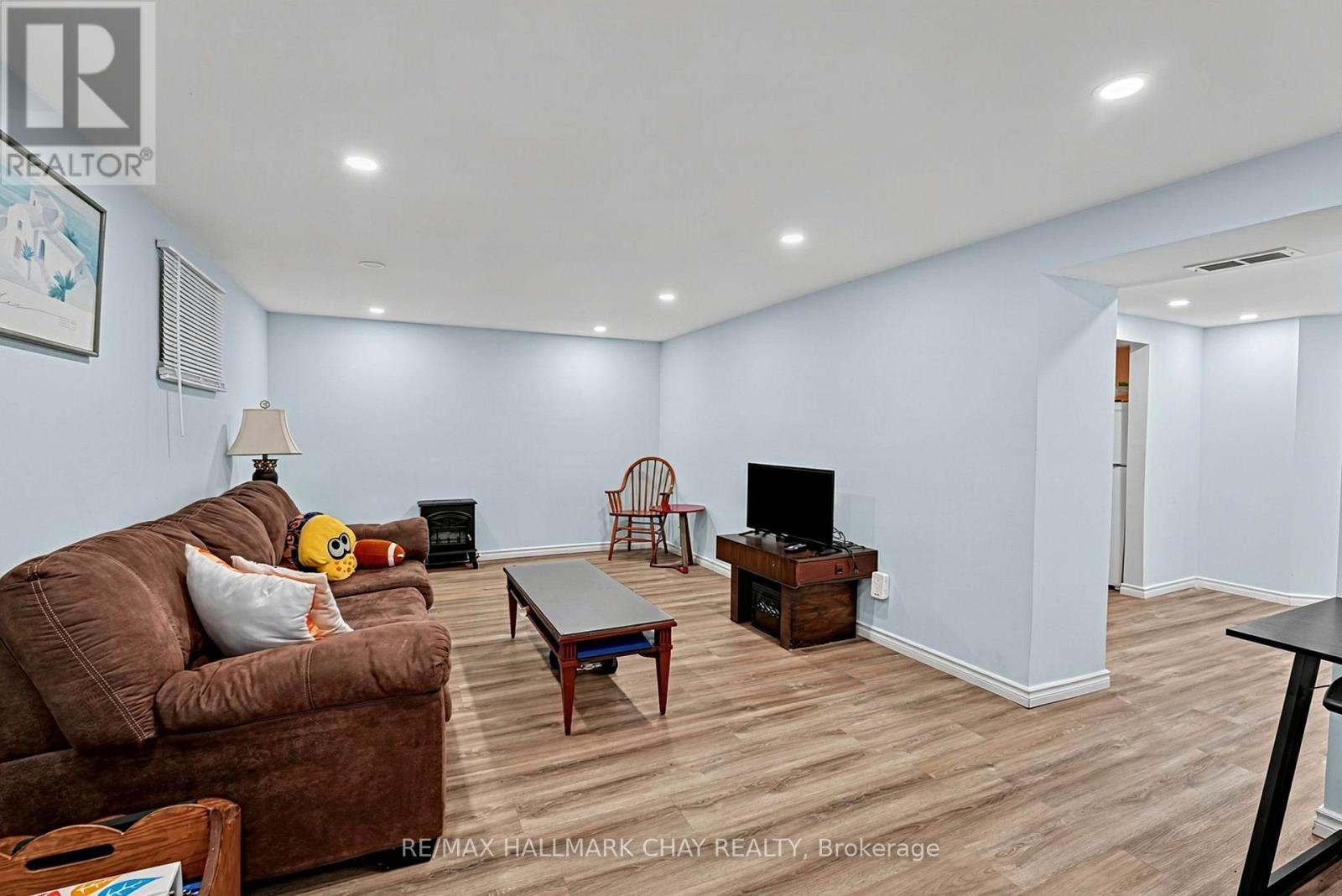 84 LONGFORD DRIVE - 15