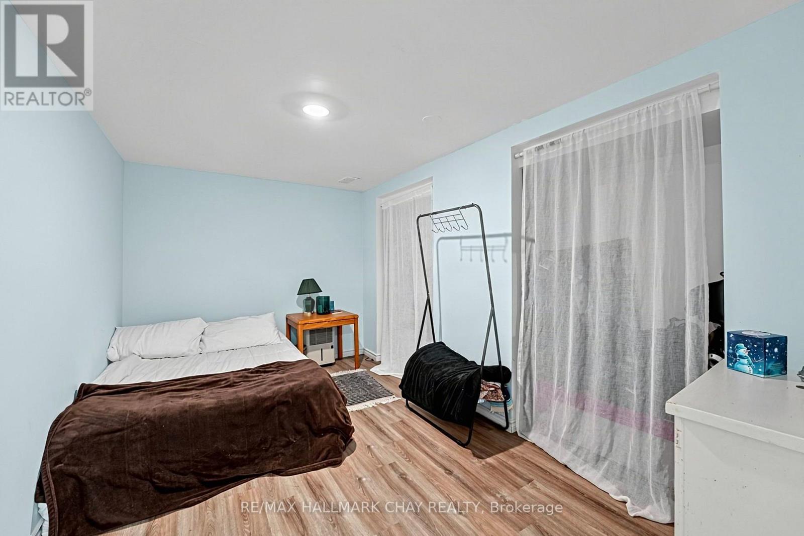 84 LONGFORD DRIVE - 17