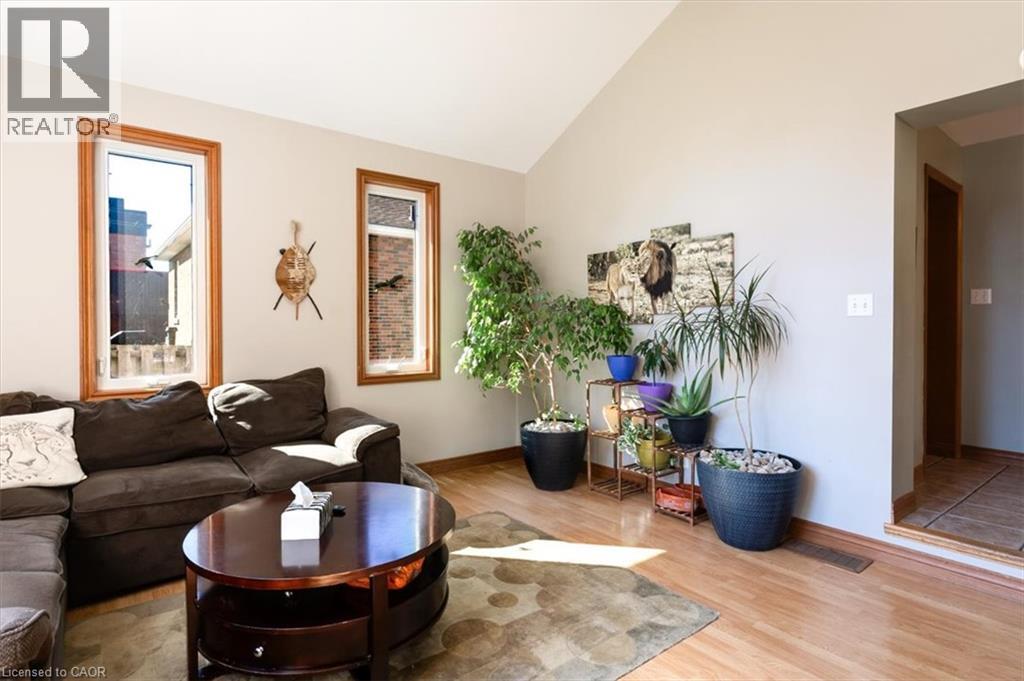 7 MARTIN Avenue - Image 25