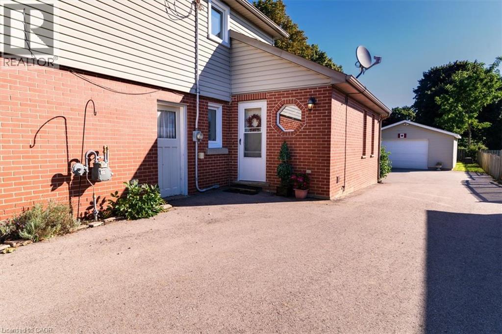 7 MARTIN Avenue - Image 3