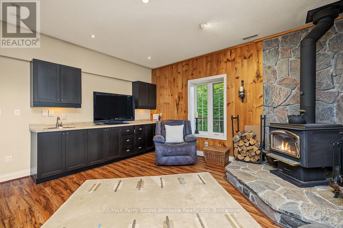 326 BLUE LAKE ROAD - 34