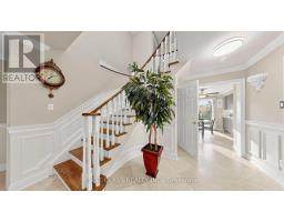 Living room - 4555 Carpenter Court, Mississauga, ON L5V1C5 Photo 6