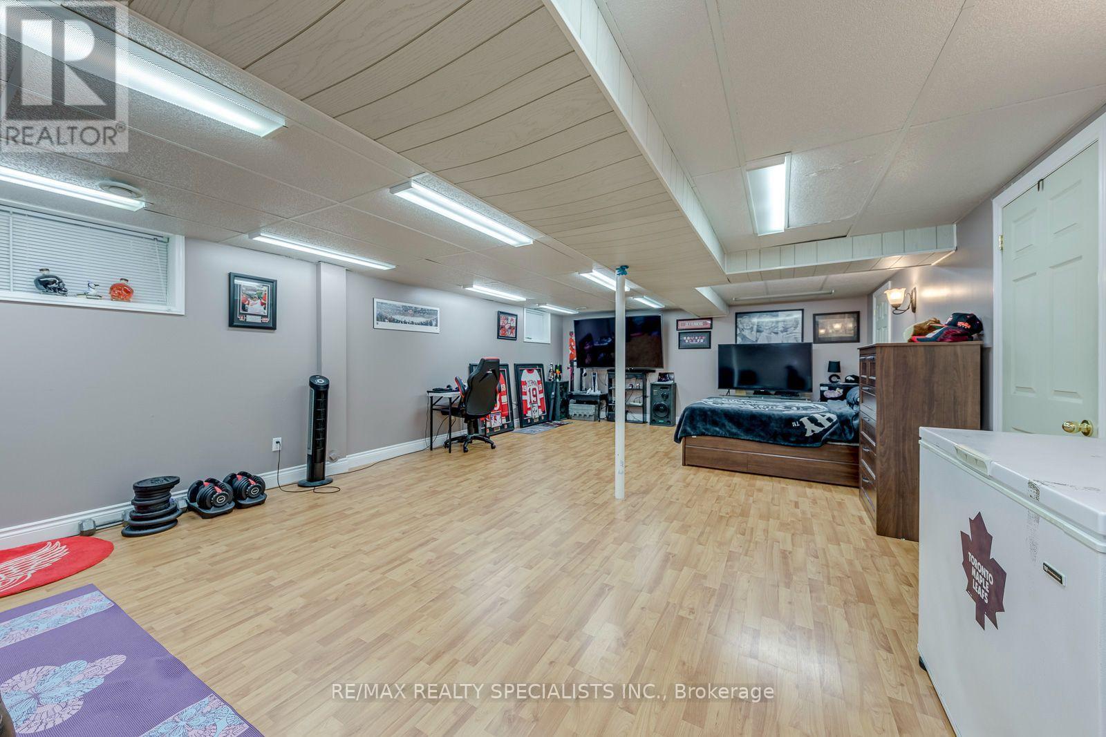 4089 BARBICAN DRIVE - 33
