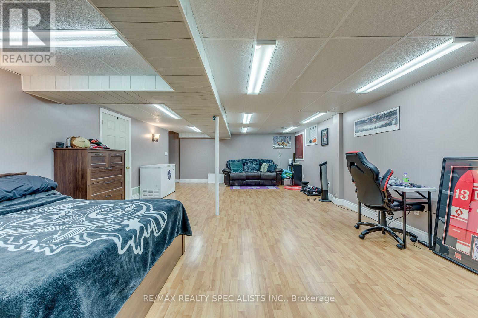 4089 BARBICAN DRIVE - 34