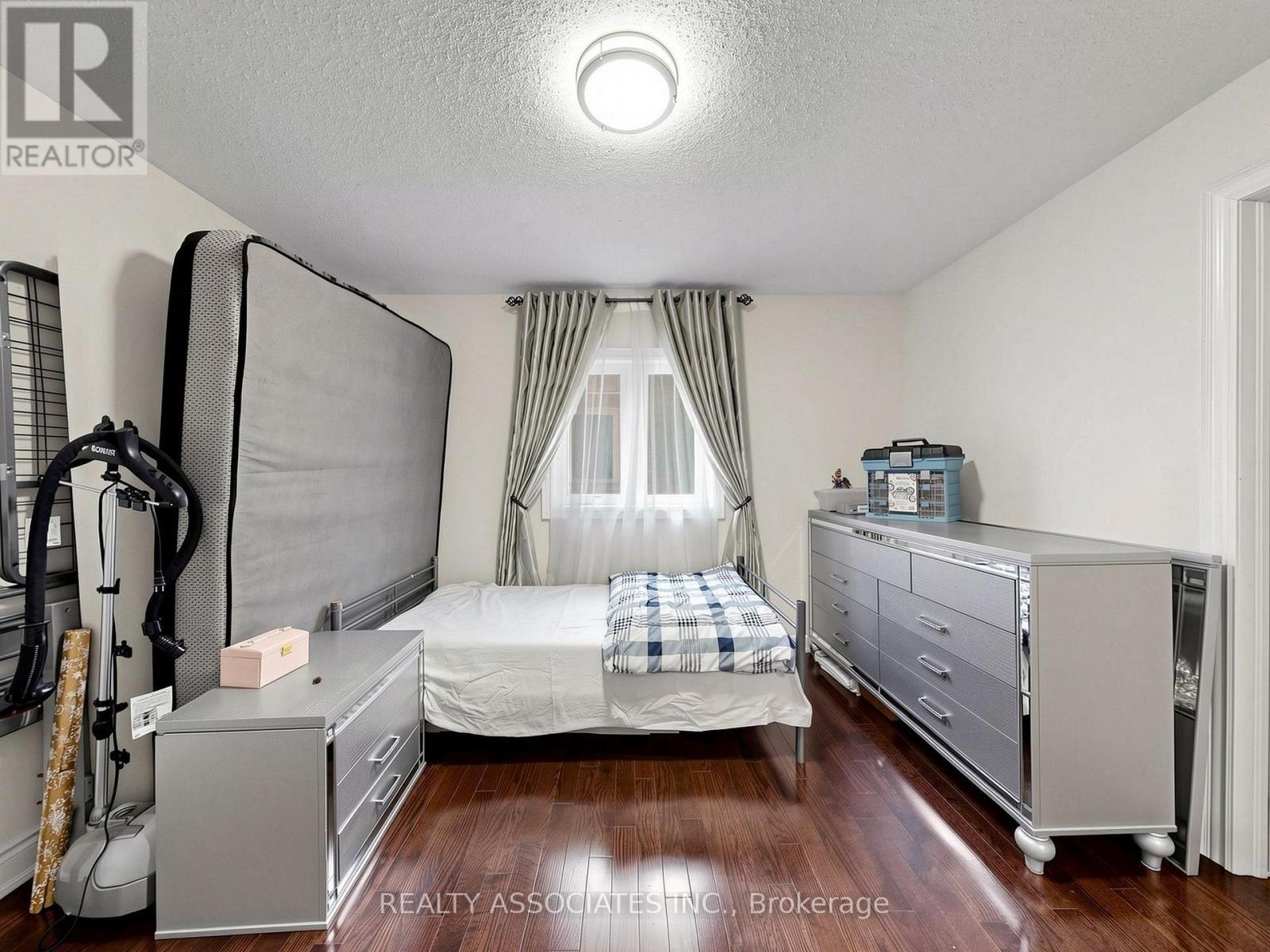 35 GODLIMAN ROAD - 34