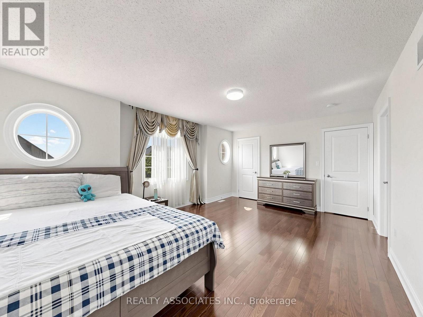 35 GODLIMAN ROAD - 36