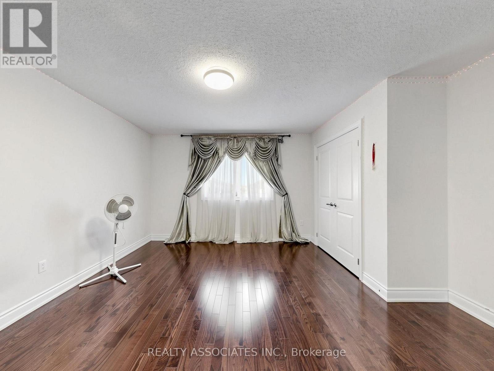 35 GODLIMAN ROAD - 43