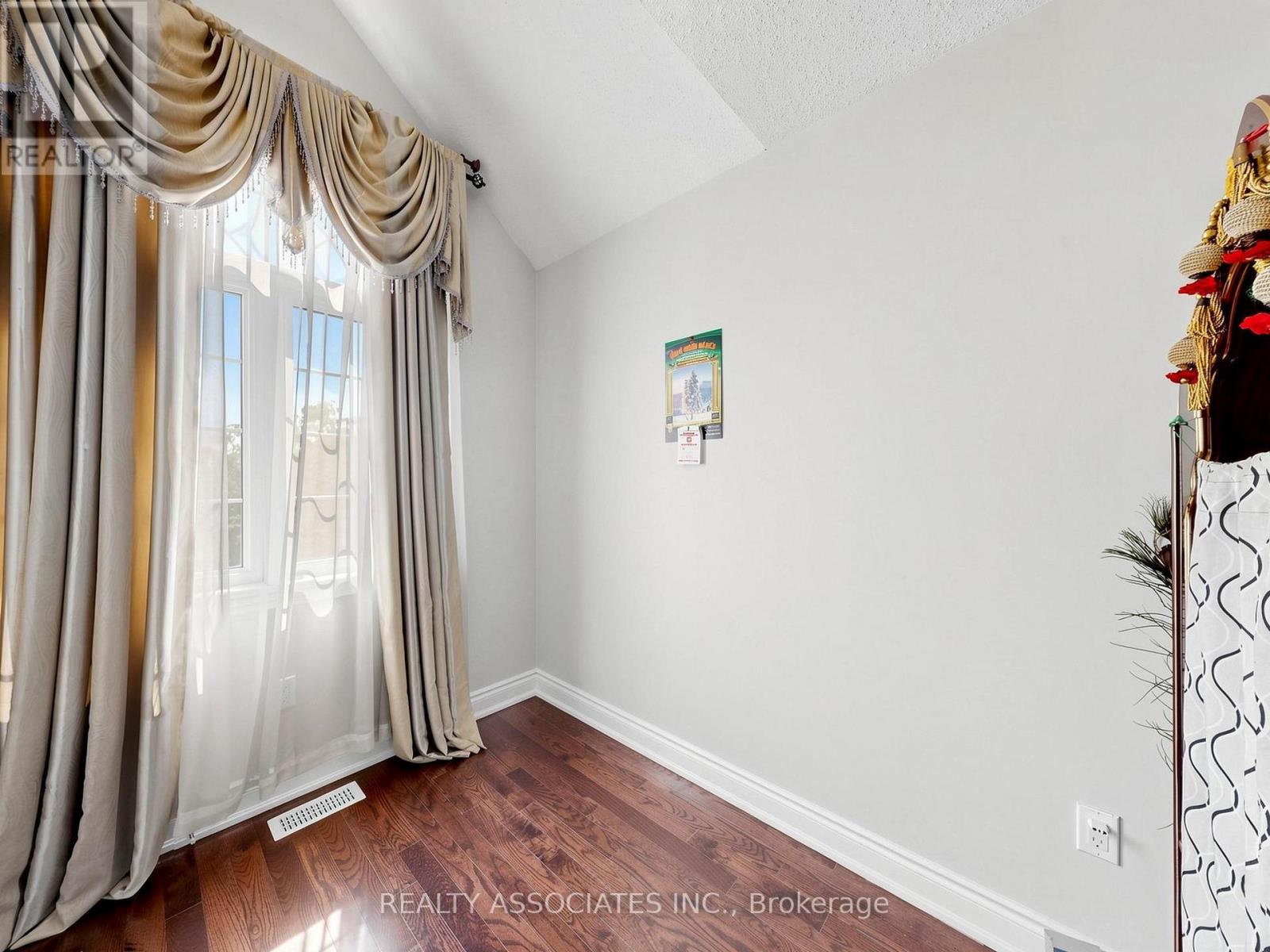 35 GODLIMAN ROAD - 45