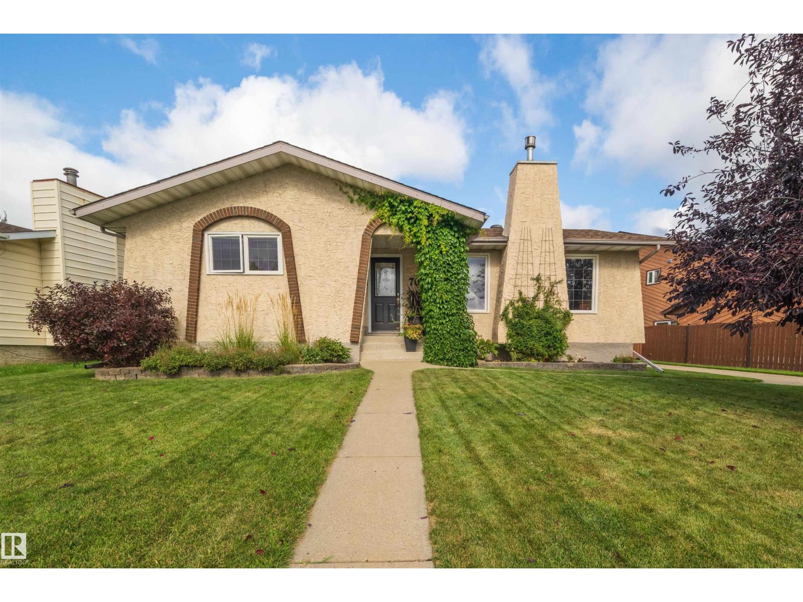 704 Warwick Road NW, Dunluce — photo 1 of 30: Property photo