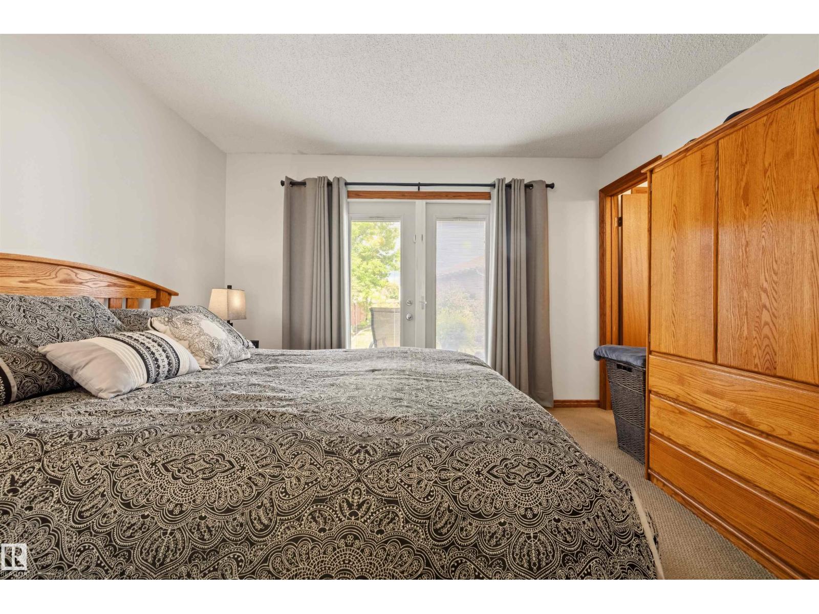 704 Warwick Road NW, Dunluce — photo 13 of 30: Property photo