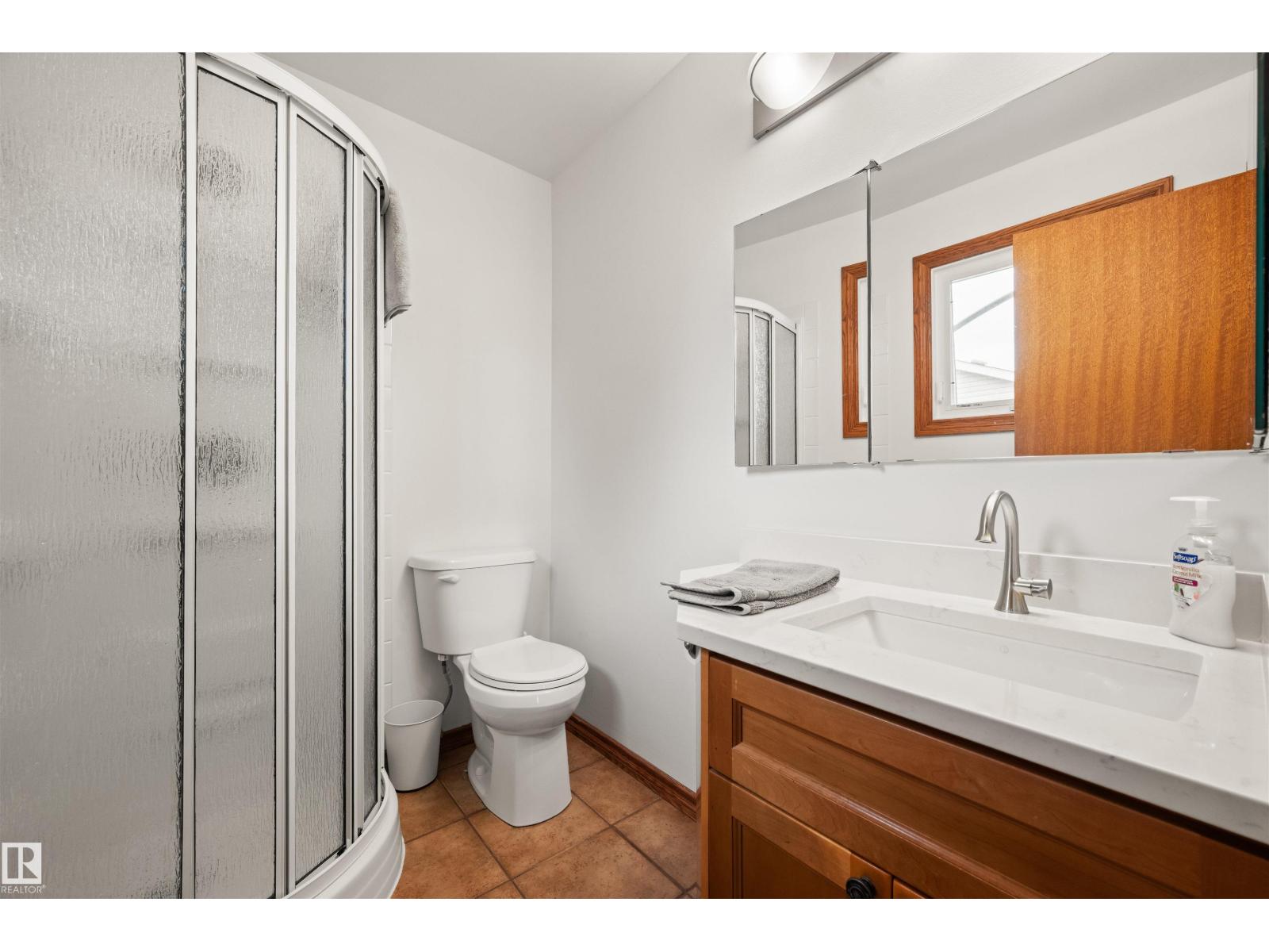 704 Warwick Road NW, Dunluce — photo 14 of 30: Property photo