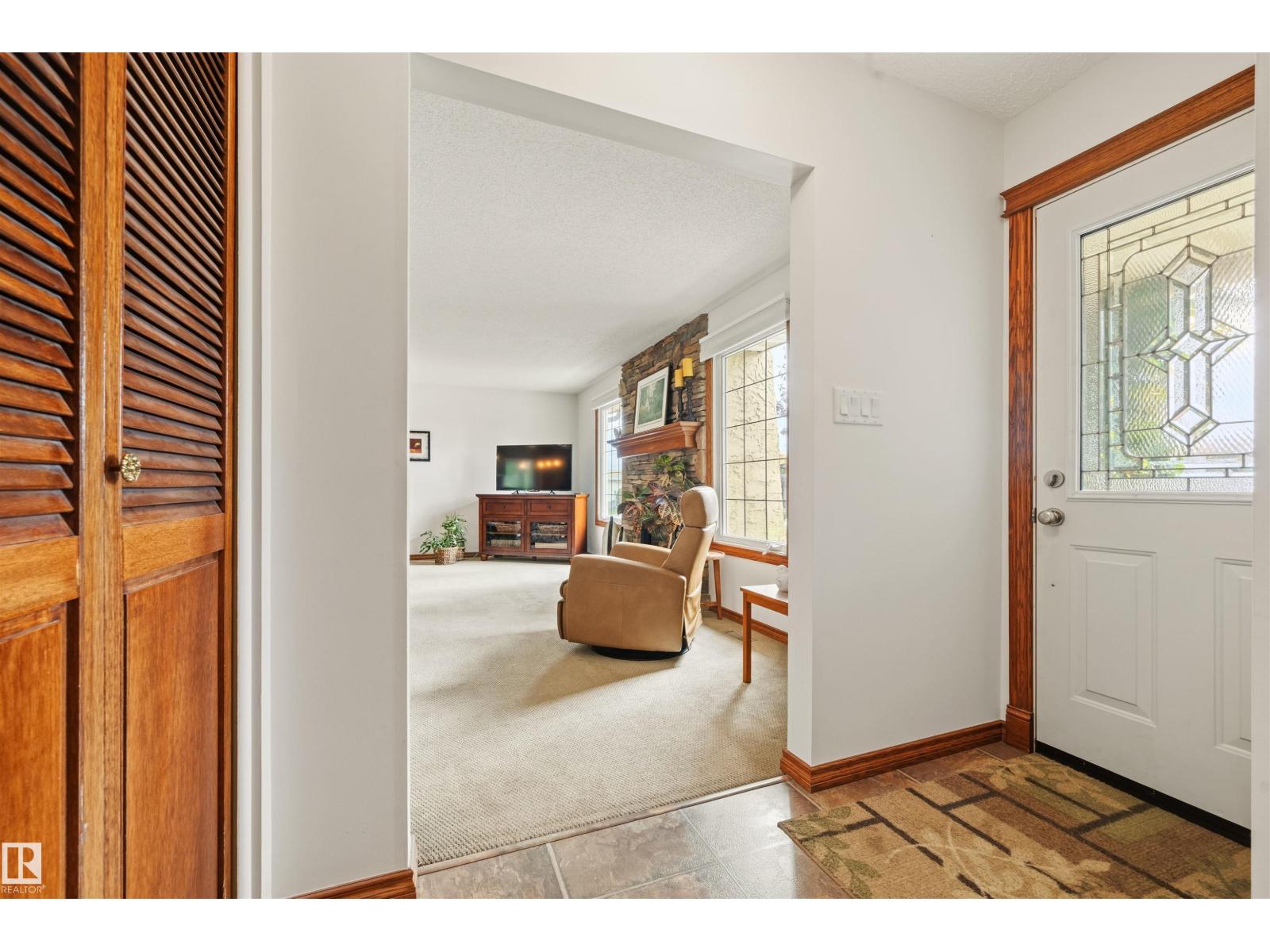704 Warwick Road NW, Dunluce — photo 2 of 30: Property photo