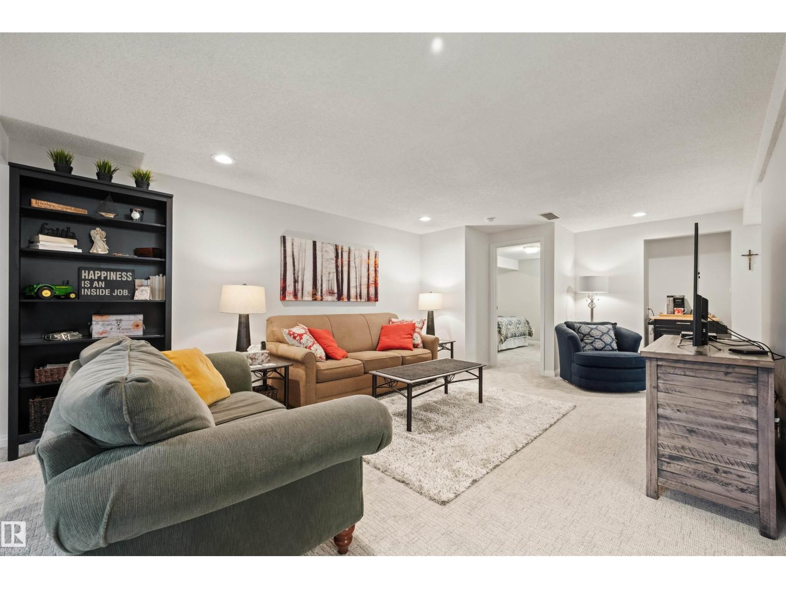 704 Warwick Road NW, Dunluce — photo 20 of 30: Property photo