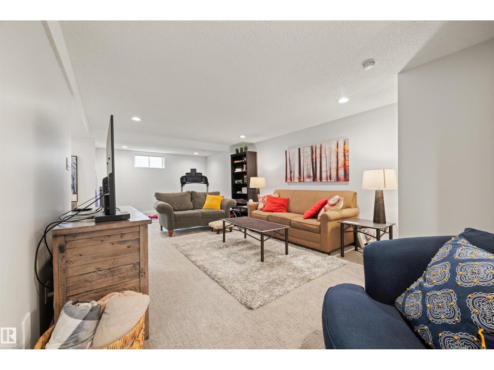 704 Warwick Road NW, Dunluce — photo 21 of 30: Property photo