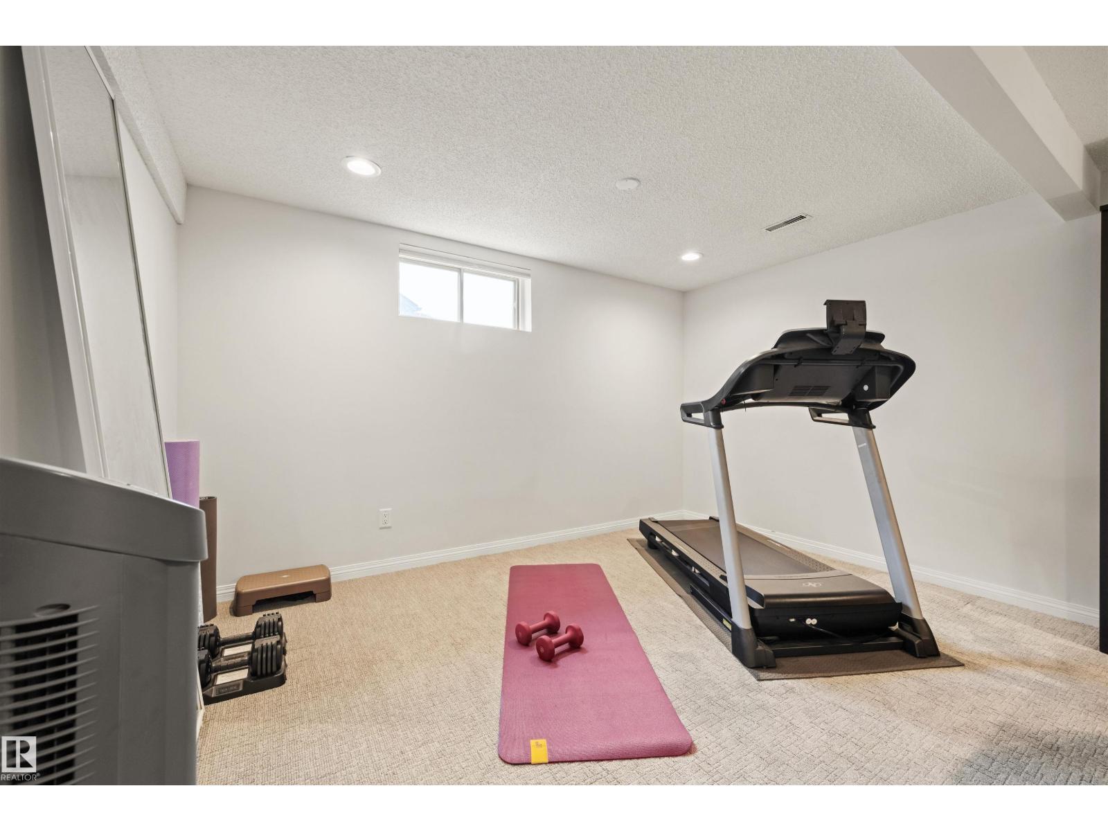 704 Warwick Road NW, Dunluce — photo 22 of 30: Property photo
