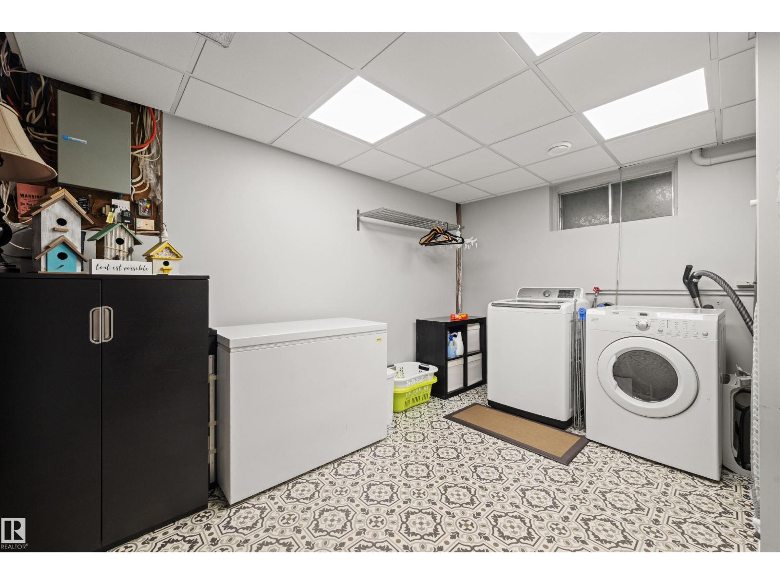 704 Warwick Road NW, Dunluce — photo 24 of 30: Property photo