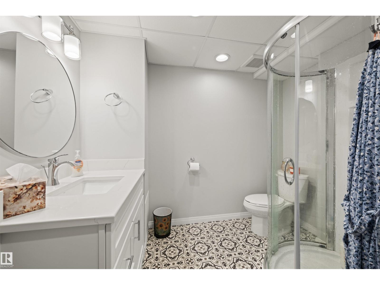 704 Warwick Road NW, Dunluce — photo 25 of 30: Property photo
