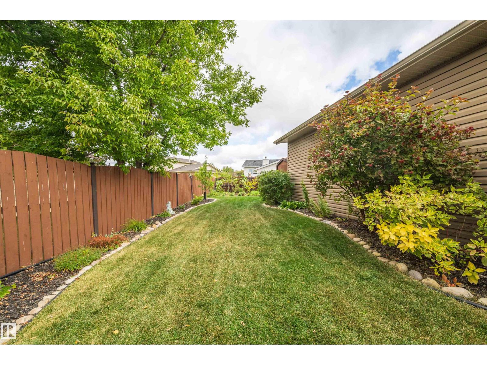 704 Warwick Road NW, Dunluce — photo 28 of 30: Property photo