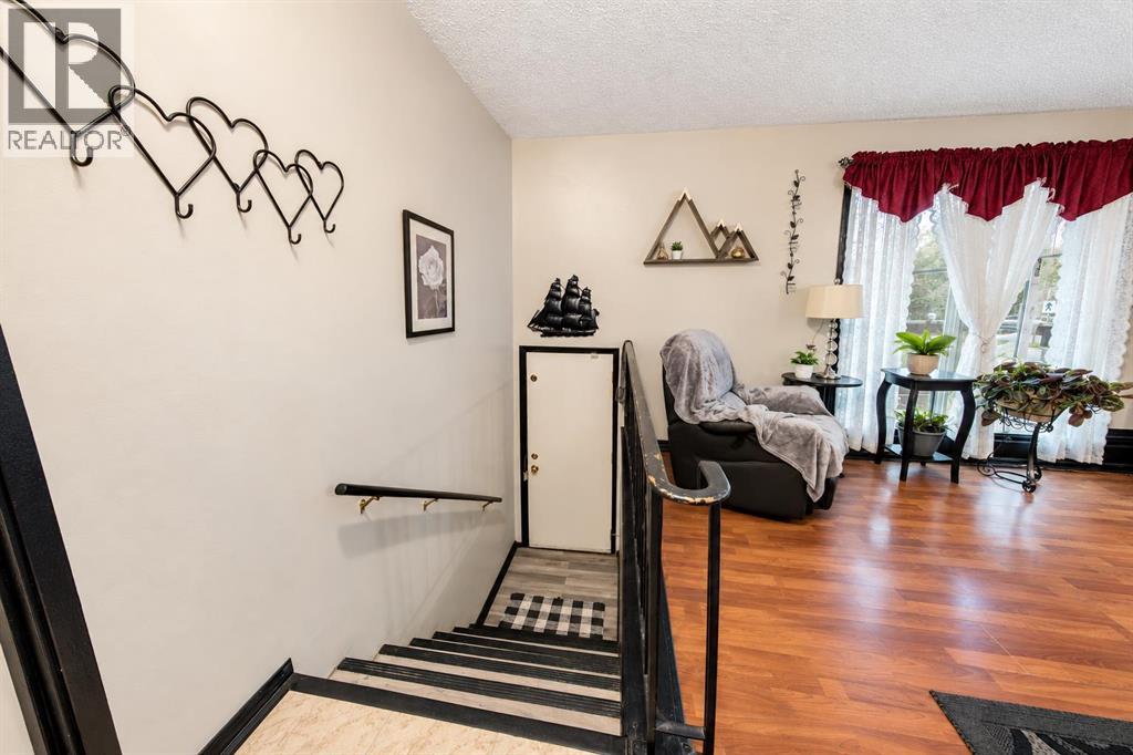Listing photo – 5918 57 Avenue, Red Deer