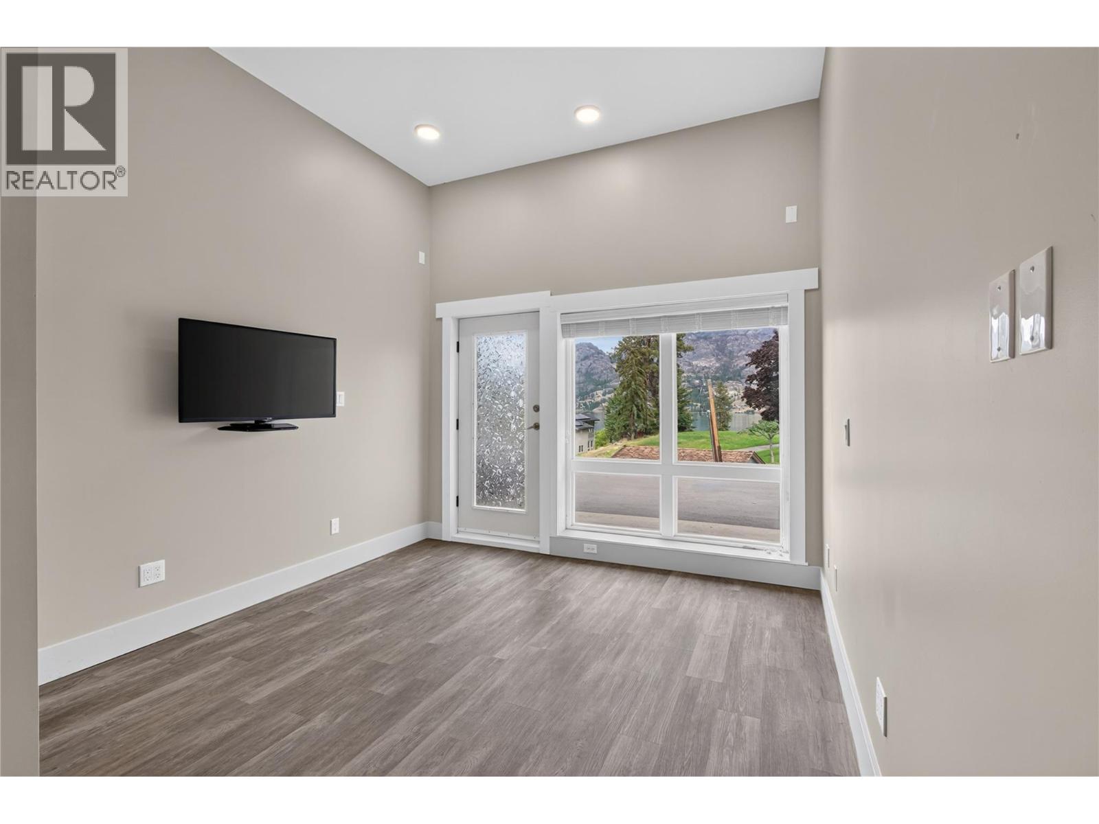 241 Oak Avenue - 33