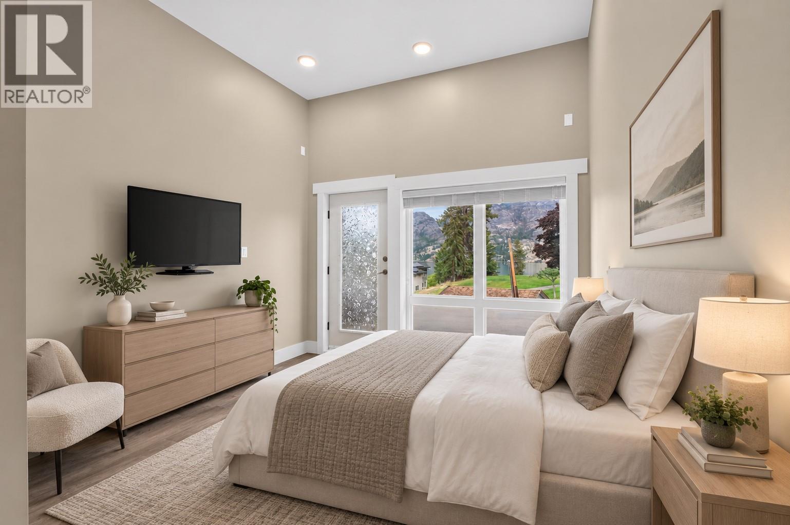 241 Oak Avenue - Image 34