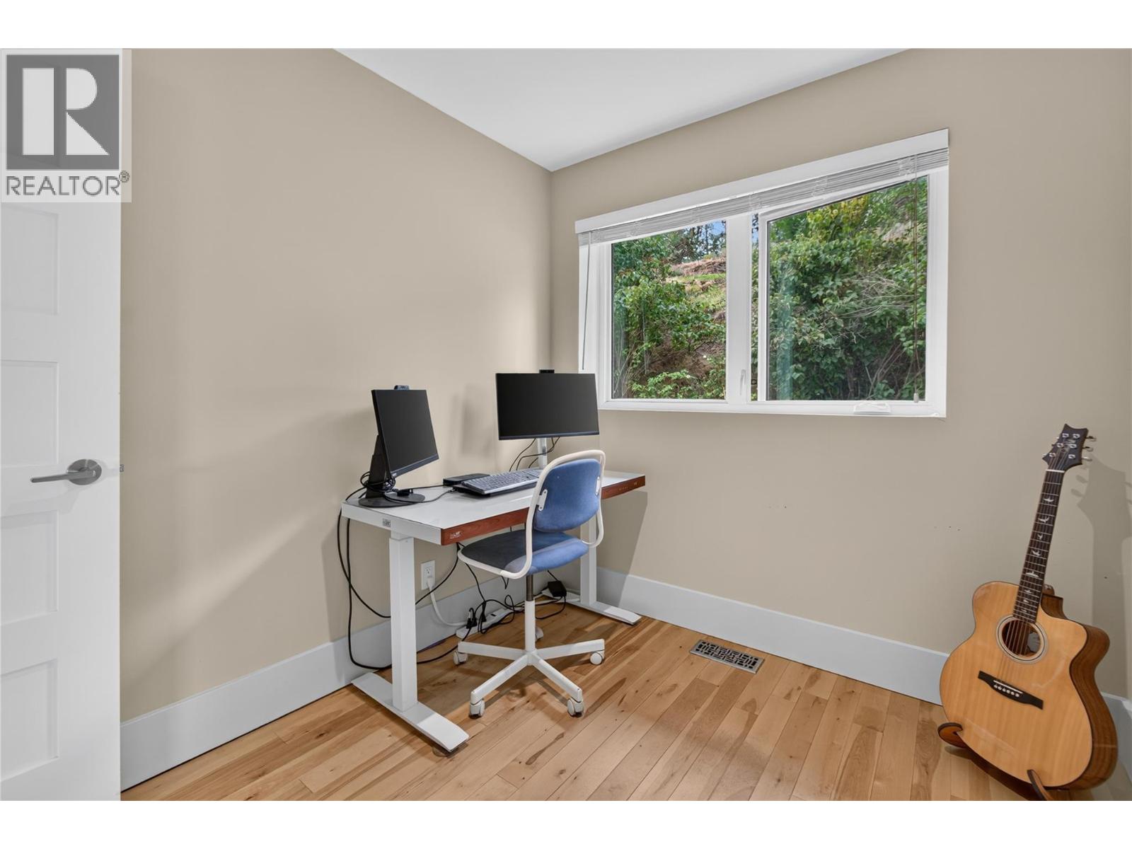 241 Oak Avenue - Image 15
