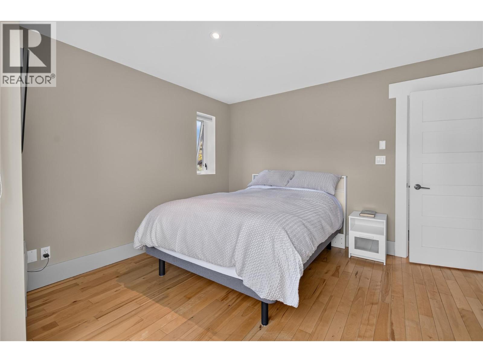 241 Oak Avenue - Image 20