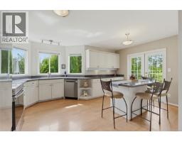 Ensuite - 840 Tillicum Rd, Esquimalt, BC V9A1Z7 Photo 11