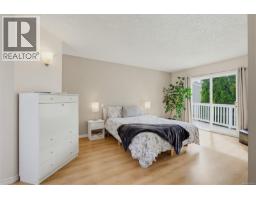 840 Tillicum Rd, Esquimalt, BC V9A1Z7 Photo 19