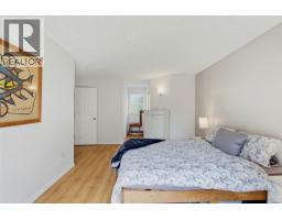 840 Tillicum Rd, Esquimalt, BC V9A1Z7 Photo 20