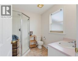 840 Tillicum Rd, Esquimalt, BC V9A1Z7 Photo 21