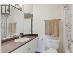 840 Tillicum Rd, Esquimalt, BC V9A1Z7 Photo 24