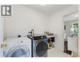 840 Tillicum Rd, Esquimalt, BC V9A1Z7 Photo 26