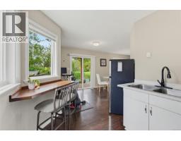 840 Tillicum Rd, Esquimalt, BC V9A1Z7 Photo 39