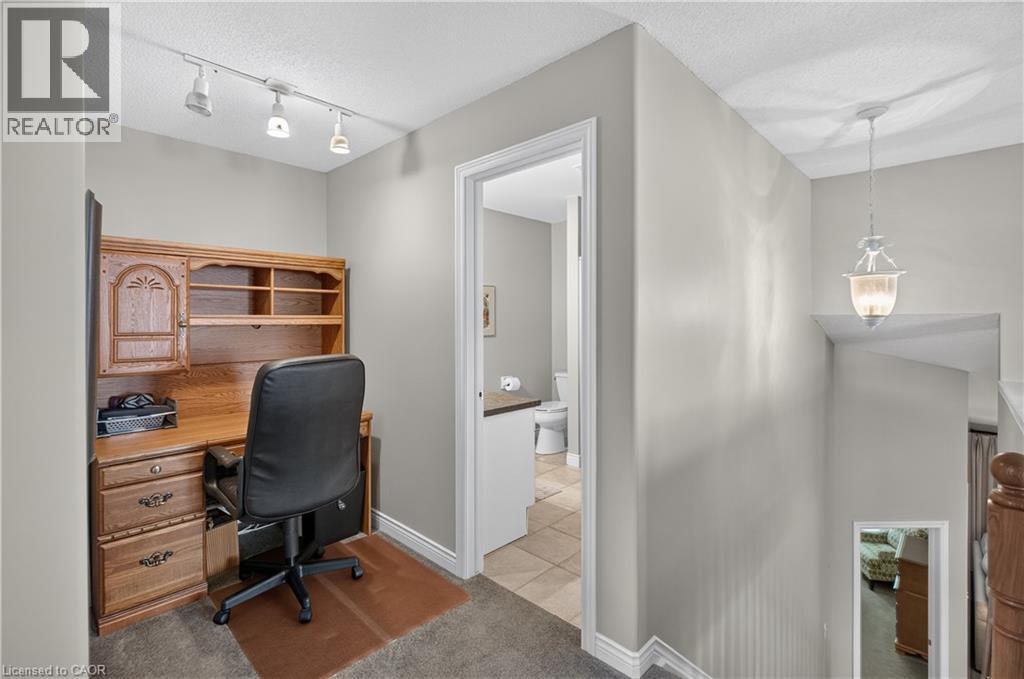 #2 581 DYNES Road - 31