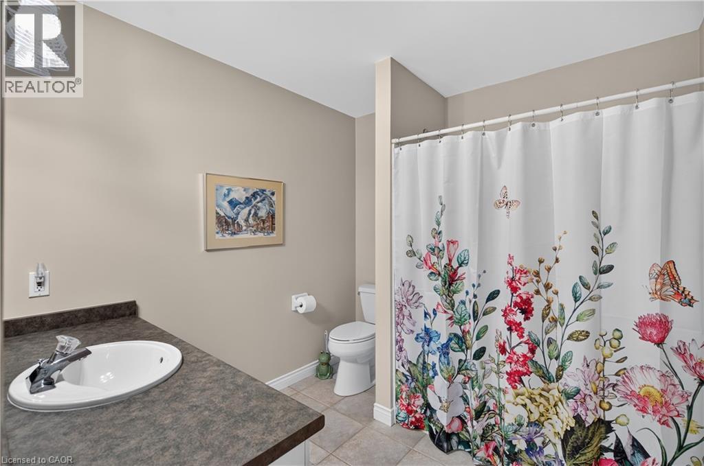 #2 581 DYNES Road - 32