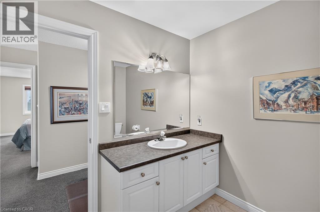 #2 581 DYNES Road - 33