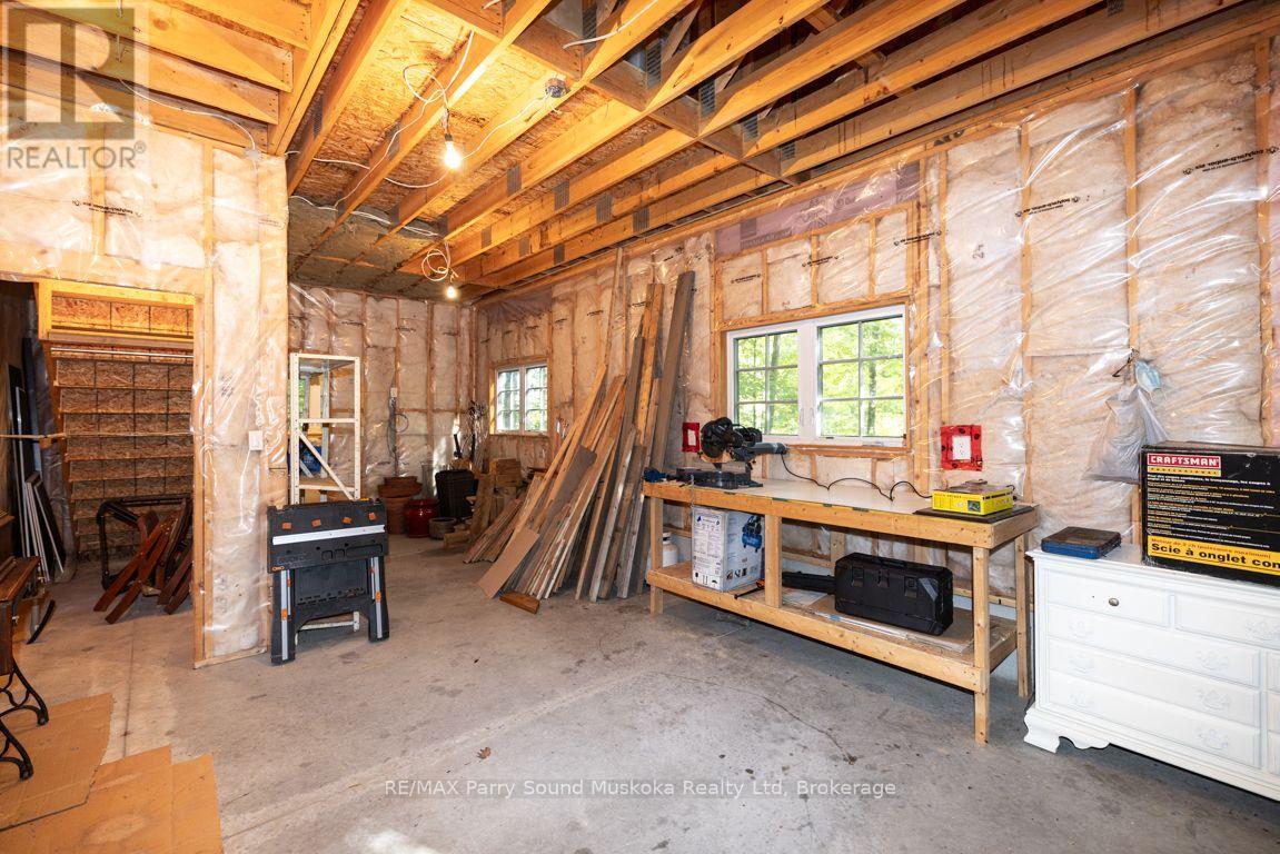 326 BLUE LAKE ROAD - 44